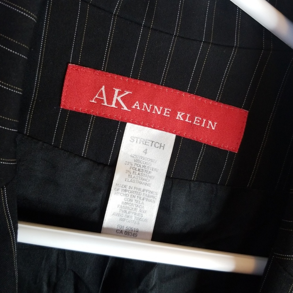 Blazer - Picture 3 of 4